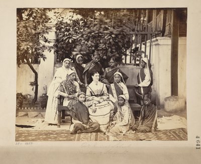 Ryhmä rakastajatarista ja hallituksen normaalikoulun oppilaita, Bombay tekijältä English Photographer