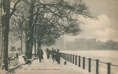 Hyde Park Corner talvella Lontoossa tekijältä English Photographer