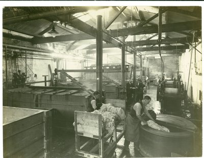 Hydraulisesti toimiva värjäämö, mattotehdas, 1923 tekijältä English Photographer