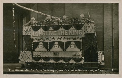 Valaistu raitiovaunu muistoksi kuninkaan ja kuningattaren vierailun Oldhamiin 12. heinäkuuta 1913. Postikortti lähetetty vuonna 1913. tekijältä English Photographer