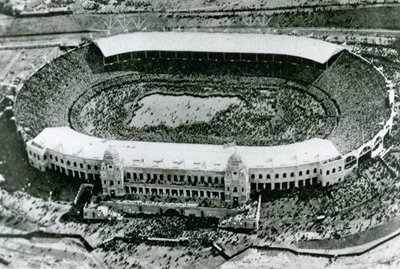 Stadionin hyökkäys ensimmäiseen Wembley Cupin finaaliin vuonna 1923 tekijältä English Photographer