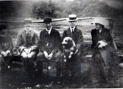 James ja Lytton Strachey Thobyn, Adrianin ja Virginia Stephenin kanssa Frithamissa, Hampshiressa, 1901 tekijältä English Photographer