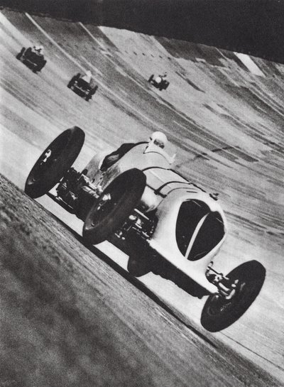 John Cobbin Napier-Railton kilpaa Brooklandsissa (s/w-kuva). tekijältä English Photographer