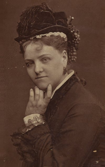 Kate Bishop tekijältä English Photographer
