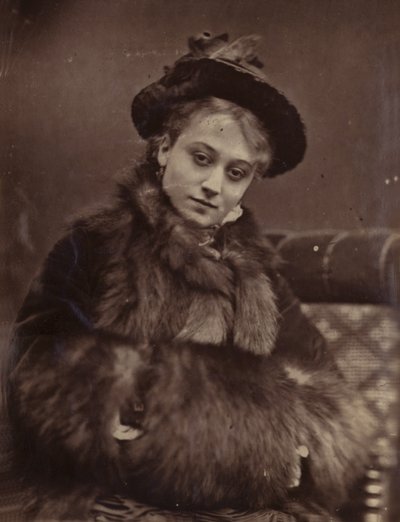 Kate Vaughan tekijältä English Photographer