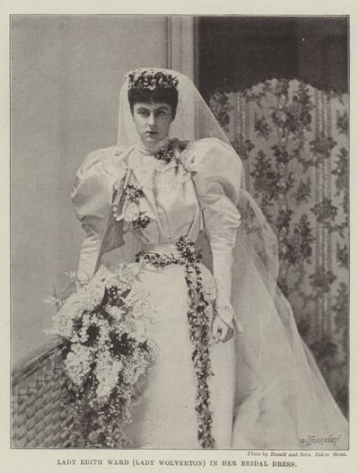 Lady Edith Ward (Lady Wolverton) morsiuspuvussaan tekijältä English Photographer