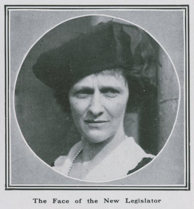 Lady Nancy Astor: Uuden lainsäätäjän kasvot tekijältä English Photographer