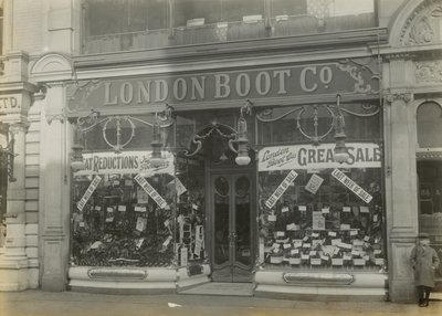 London Boot Company tekijältä English Photographer