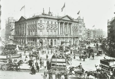 Lontoon paviljonki, Piccadilly Circus, Westminster LB: katso itään, 1895 tekijältä English Photographer