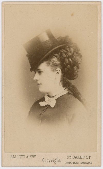 Mabel Grey tekijältä English Photographer