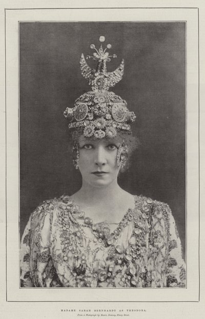 Madame Sarah Bernhardt Theodorana tekijältä English Photographer