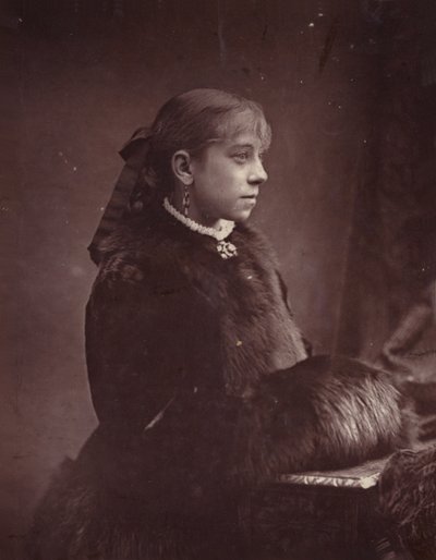 Madlle Sara tekijältä English Photographer