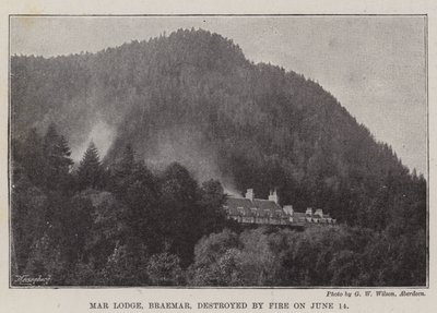 Mar Lodge, Braemar, tuhoutui tulipalossa 14. kesäkuuta tekijältä English Photographer
