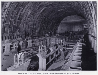 Mersey-tunneli: Tien rakentaminen päätunnelin maaosien alle (m/w kuva) tekijältä English Photographer