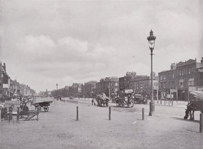 Mile End Road, katsoen itään tekijältä English Photographer