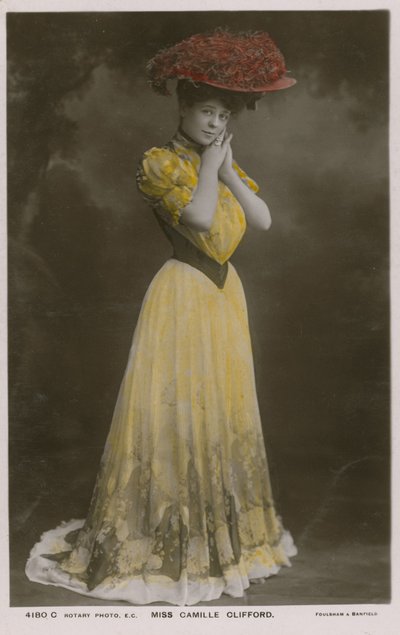 Neiti Camille Clifford tekijältä English Photographer