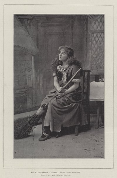 Miss Ellaline Terriss Tuhkimona Lyceum Pantomimessa tekijältä English Photographer