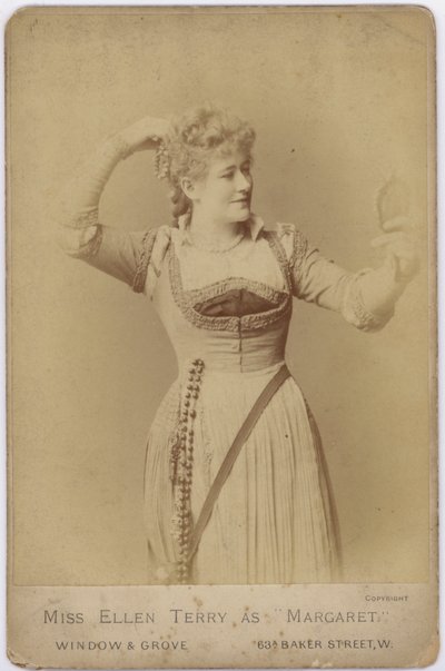 Miss Ellen Terry Margaretina (s/w-kuva) tekijältä English Photographer