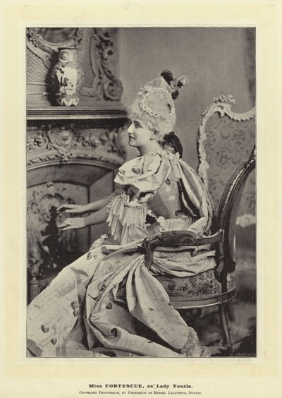 Miss Fortescue, Lady Teazlen roolissa tekijältä English Photographer