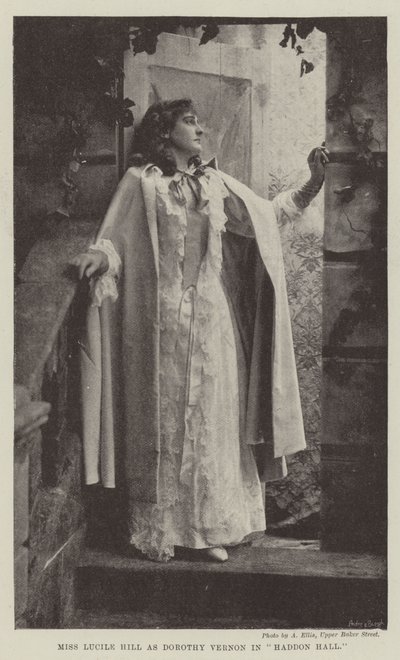 Neiti Lucile Hill Dorothy Vernonina Haddon Hallissa tekijältä English Photographer