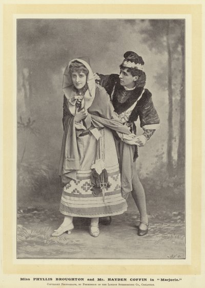 Miss Phyllis Broughton ja herra Hayden Coffin Marjoriessa tekijältä English Photographer