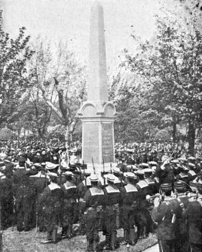 Monumentti H.M.S Powerfulin upseerien ja miesten muistoksi, kuva The King, 25. toukokuuta 1901 tekijältä English Photographer