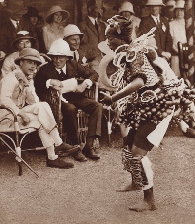 Alkuperäinen kaunotar Freetownissa, Sierra Leonessa, tanssimassa tulevan kuningas Edward VIII:n edessä tekijältä English Photographer