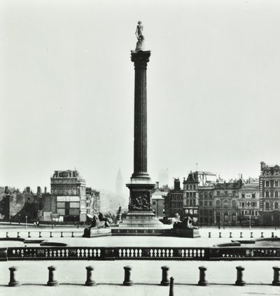 Nelsons-pylväs, Trafalgar Square, Westminster LB: katsot etelään National Gallerysta, 1870 tekijältä English Photographer