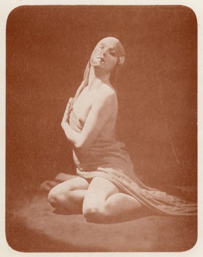 Nudistista taidetta: Etude (s/w valokuva) tekijältä English Photographer