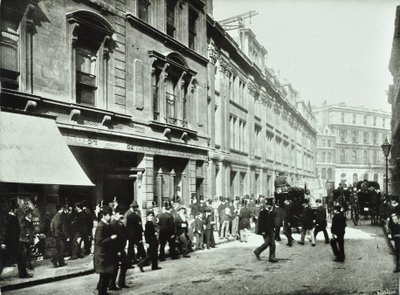 Old Broad Street, sisäänkäynti pörssiin, Lontoon City, 1890 tekijältä English Photographer