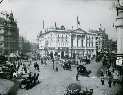 Paviljonki, Piccadilly, Lontoo tekijältä English Photographer