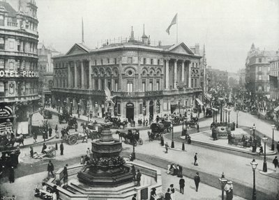 Piccadilly Circus, jossa näkyy Shaftesbury Memorial Fountain ja London Pavilion (m/w kuva) tekijältä English Photographer