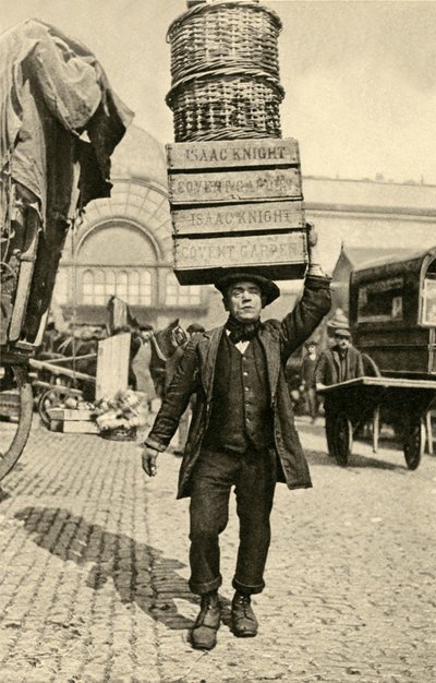 Porters of Covent Garden Market (m/w kuva) tekijältä English Photographer