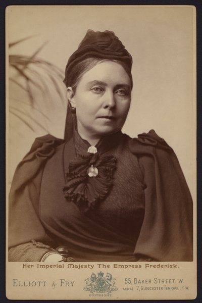 Muotokuva, Victoria, prinsessa Royal, joka oli naimisissa Saksan keisari Frederick III:n kanssa (m/v kuva) tekijältä English Photographer