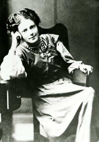 Mary Eleanor Gawthorpen muotokuva, n. 1909 tekijältä English Photographer