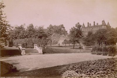 Postikortti Inner Temple Gardensista tekijältä English Photographer
