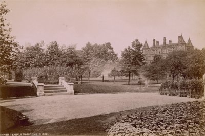 Postikortti Inner Temple Gardensista tekijältä English Photographer