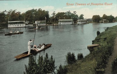 Punting Thames-joella ja Hampton Court (kuva) tekijältä English Photographer