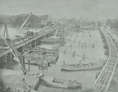 Putney Bridge: uuden sillan perustuksen kaivaminen, 1883 tekijältä English Photographer