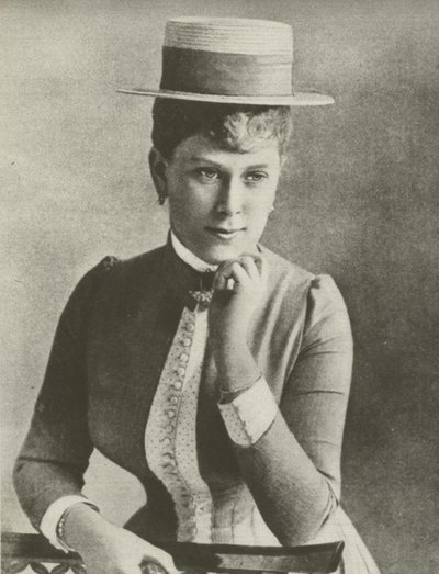 Queen Mary, 18, veneilijä yllään (m/w kuva) tekijältä English Photographer