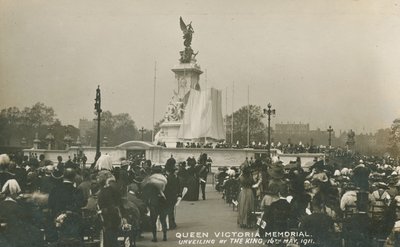 Kuningatar Victorian muistomerkki, kuninkaan paljastama 16. toukokuuta 1911 tekijältä English Photographer