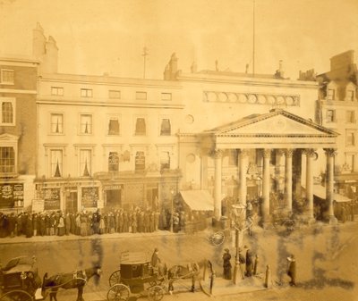 Jono Haymarketissa vuonna 1895 Trilbyn ensimmäiselle illalle pääosassa Tree tekijältä English Photographer