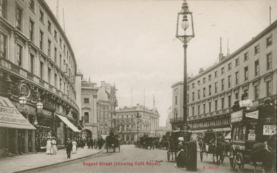 Regent Street, Lontoo, jossa näkyy Cafe Royal tekijältä English Photographer