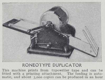Roneotype-kopiokone (m/w kuva) tekijältä English Photographer