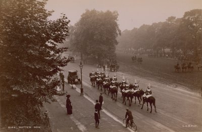 Rotten Row, Hyde Park, Lontoo tekijältä English Photographer
