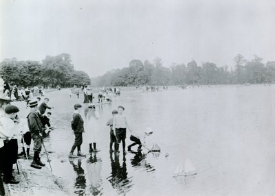 Round Pond, Kensington Gardens tekijältä English Photographer