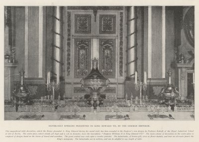 Hopeakullattu Epergne, jonka Saksan keisari lahjoitti kuningas Edward VII:lle tekijältä English Photographer