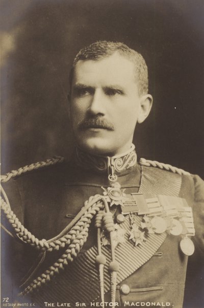 Sir Hector MacDonald tekijältä English Photographer