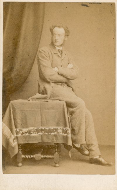 Sir John Everett Millais, taiteilija tekijältä English Photographer