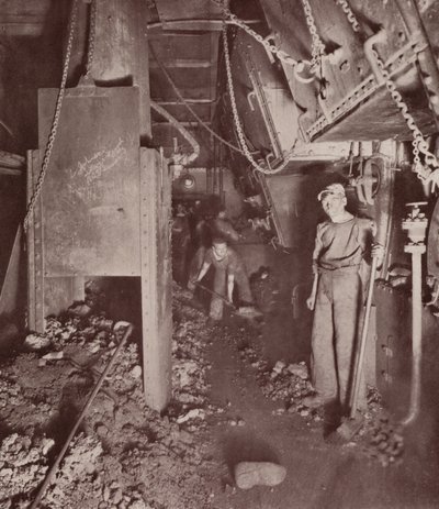 Taistelulaivan runko (s/w-kuva) tekijältä English Photographer